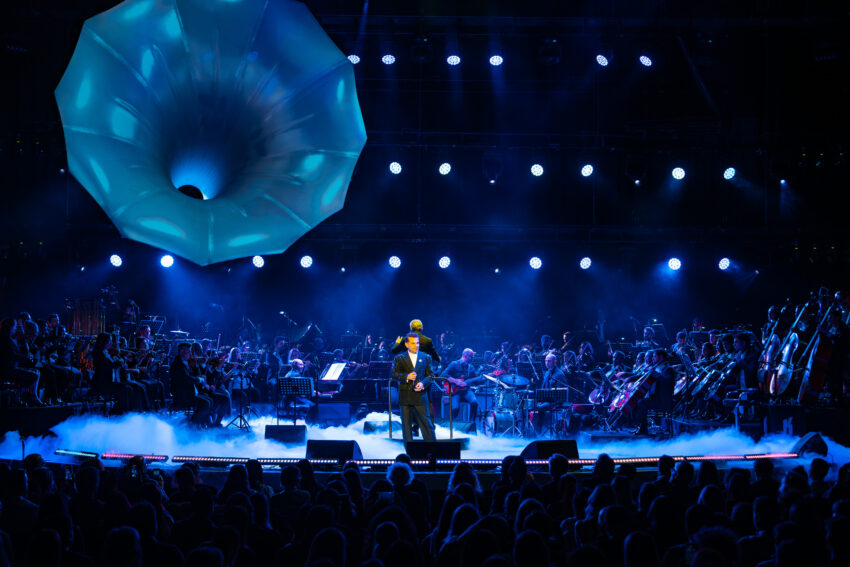 Kenan Doğulu konserine ikinci gününde de ünlü yağmuru