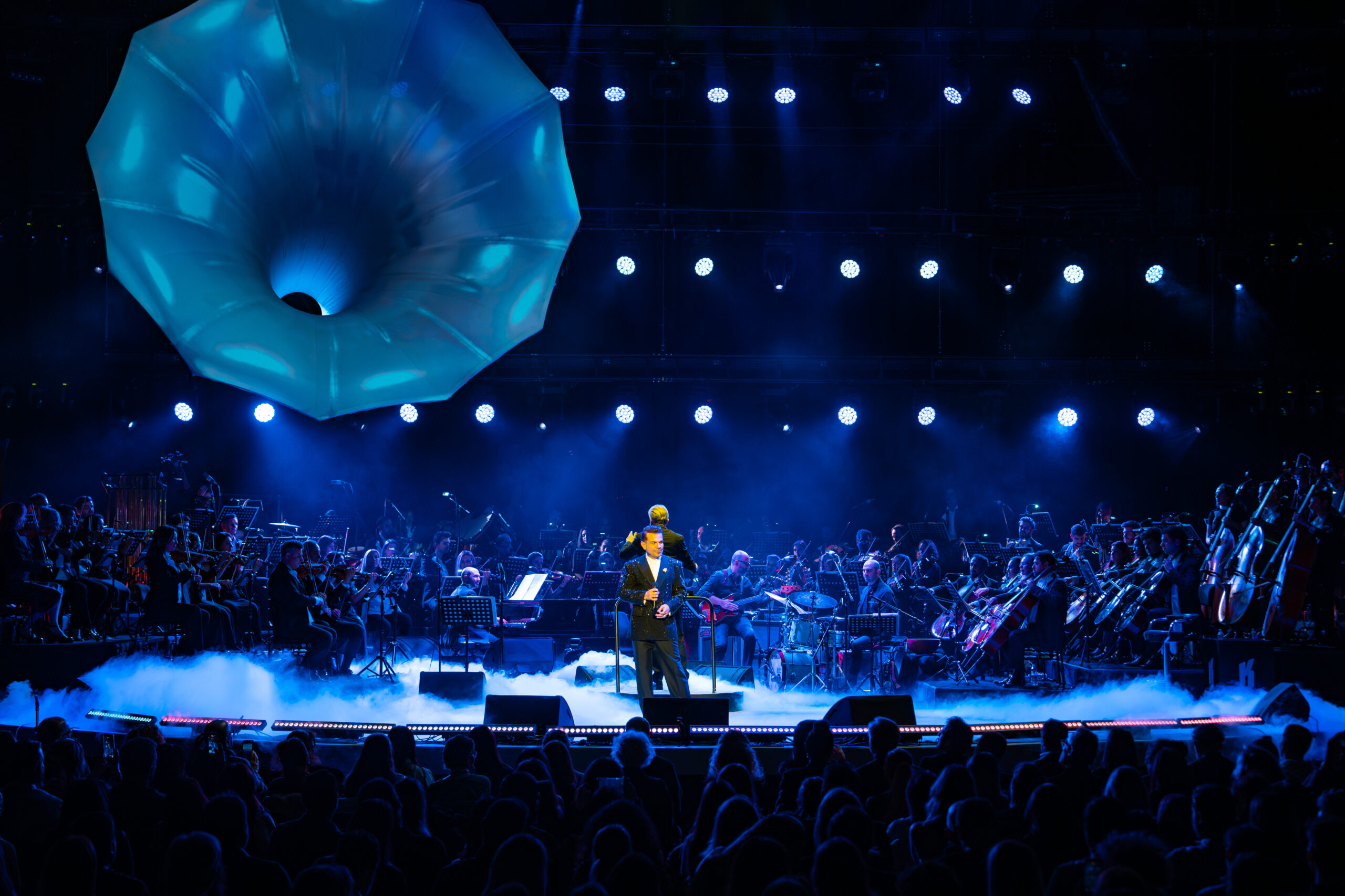 Kenan Doğulu konserine ikinci gününde de ünlü yağmuru