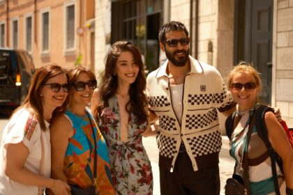 Özge Gürel ile Serkan Çayoğlu çiftine İtalya'da sevgi seli
