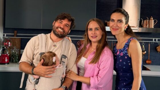 Begüm Öner, anne olduktan sonra ilk kez bir programa konuk oldu.