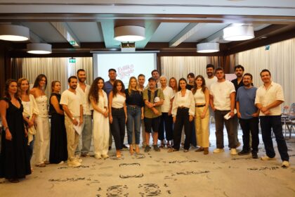 "Evlilik Güzeldir" dizisinin okuma provasından ilk kare