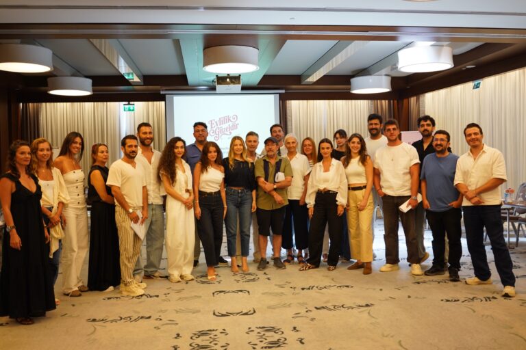 “Evlilik Güzeldir” dizisinin okuma provasından ilk kare
