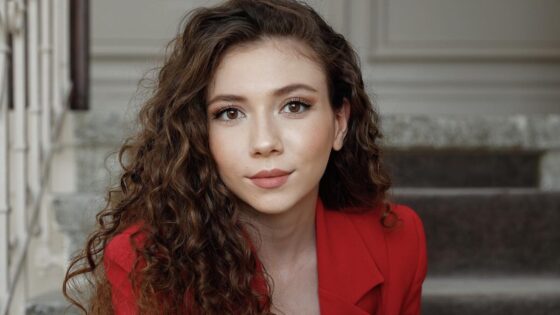 Ece Yüksel “Aşk ve Taht” dizisinde