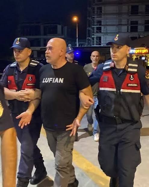 Evindeki yasaklı madde düzeneği gündem olan yönetmen Ezel Akay'dan açıklama