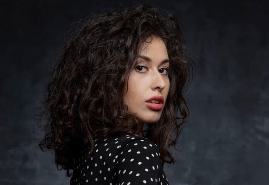 Hande Yılmaz “Güneye Giderken”in Kumsal’ı oldu