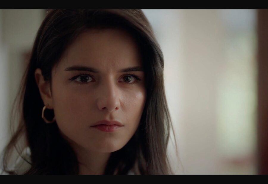 Hande Elaman, “Tutsak Sevda” dizisinin kadrosunda