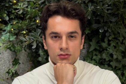Emir Sarıhan “Daha 17” dizisinde