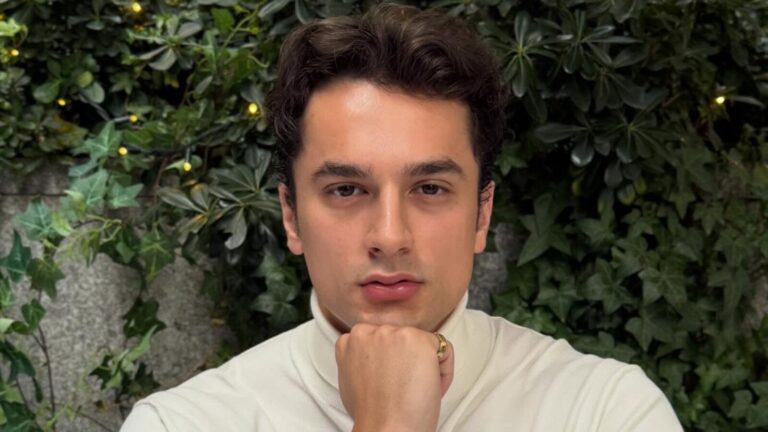 Emir Sarıhan “Daha 17” dizisinde