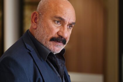 Mustafa Avkıran “Uzak Şehir” dizisinde