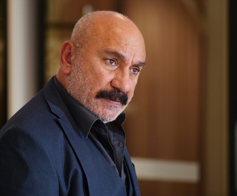 Mustafa Avkıran “Uzak Şehir” dizisinde