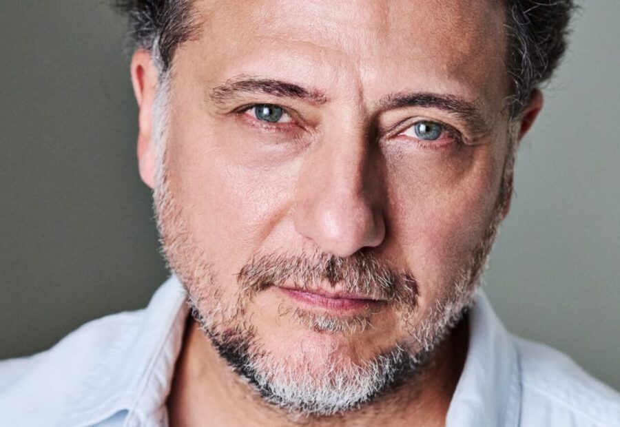 Yiğit Özşener “Düğün Şarkıcısı” filminin Muzaffer’i oldu