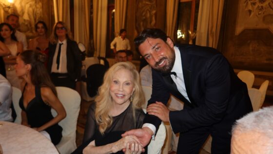 Venedik’te ödül alan Alp Navruz, Faye Dunaway’le buluştu