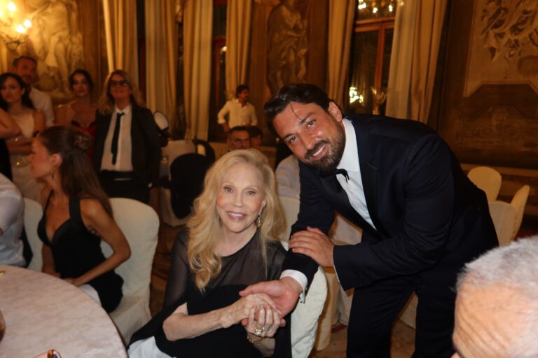 Venedik’te ödül alan Alp Navruz, Faye Dunaway’le buluştu