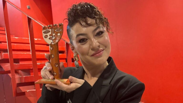 Nergis Öztürk’e “Elma Labrador Çimen” oyunuyla “Yılın Oyuncusu Ödülü”