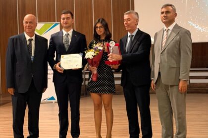 “Taşacak Bu Deniz”in Fadime'si Zeynep Atılgan'a fizik onur ödülü