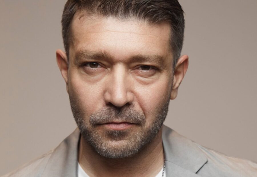 Emre Başer tabii’nin “Davet Musab” dizisinde
