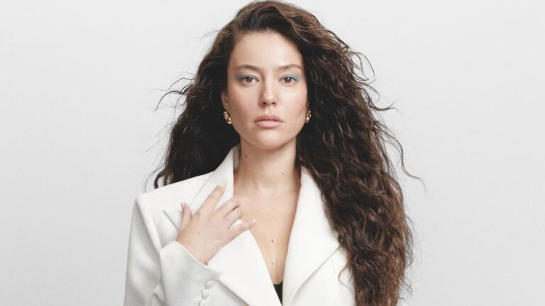 Pelin Akil “Ölüm Bizi Ayırana Dek” dizisiyle setlere dönüyor