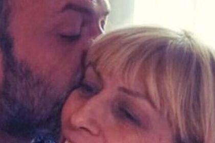 Serhat Kılıç “en büyük aşkım” dediği annesi Emel Kılıç’ın yanına defnedildi