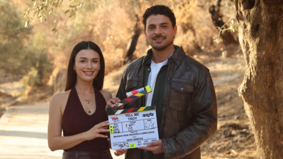 Gözleri KaraDeniz’in yıldızları Halit Özgür Sarı ile Özge Yağız “Tell Me Troy”da buluştu