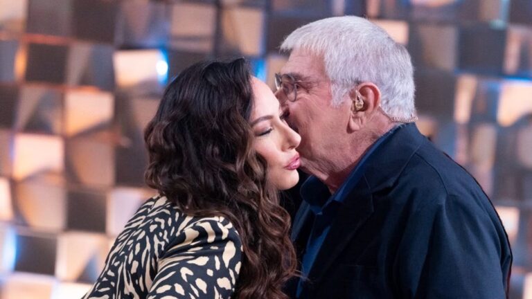 Erdal Özyağcılar Verissimo’ya konuk oldu, kızı Zeynep Özyağcılar sürpriz yaptı