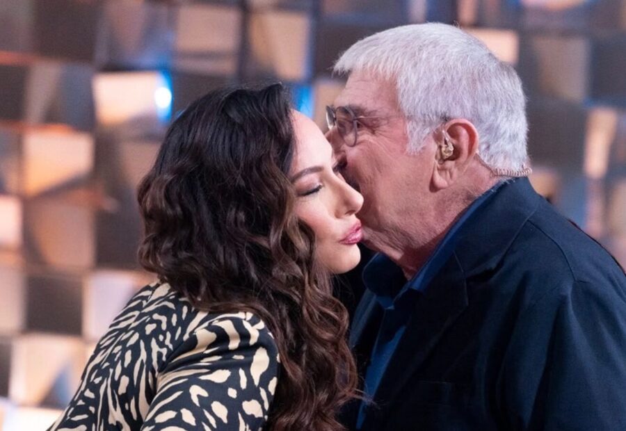 Erdal Özyağcılar Verissimo’ya konuk oldu, kızı Zeynep Özyağcılar sürpriz yaptı