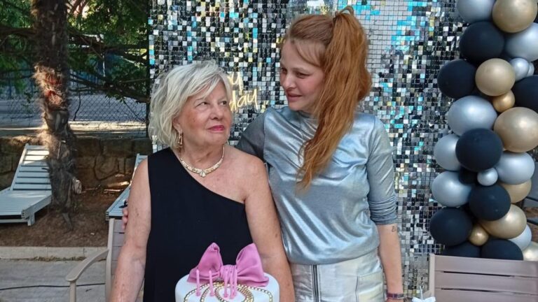 Naz Elmas’ın zor günleri… Annesinin beynine pıhtı attı
